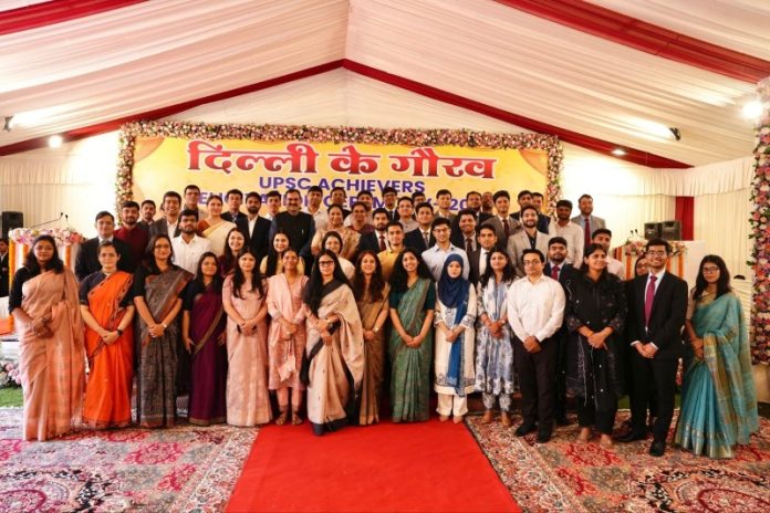 दिल्ली की सीएम रेखा गुप्ता ने जनसेवा सदन में सिविल सेवा परीक्षा में सफल युवाओं को किया सम्मानित दिल्ली की सीएम रेखा गुप्ता ने जनसेवा सदन में सिविल सेवा परीक्षा में सफल युवाओं को किया सम्मानित