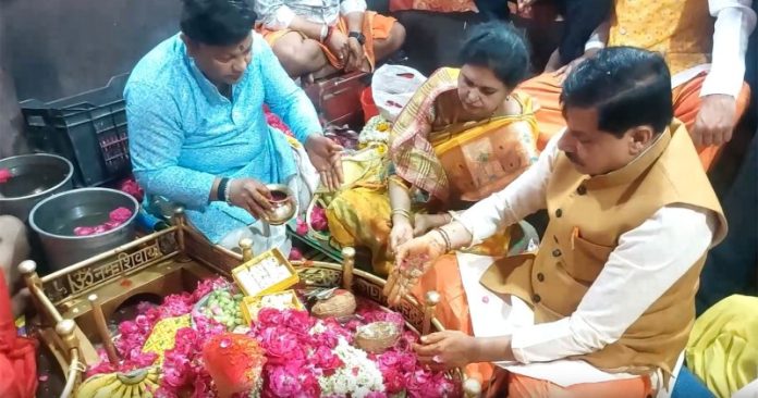 मप्र : सीएम मोहन यादव ने उज्जैन के अंगारेश्वर महादेव मंदिर में पूजा-अर्चना की मप्र : सीएम मोहन यादव ने उज्जैन के अंगारेश्वर महादेव मंदिर में पूजा-अर्चना की