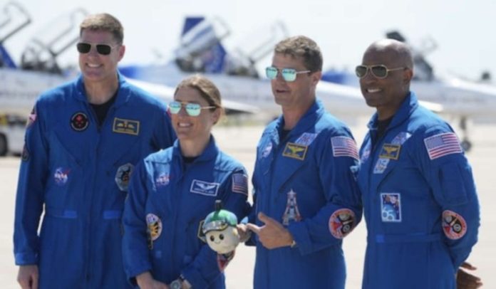 NASA’s Artemis II crew lands in Florida for first crewed Moon mission in decades NASA’s Artemis II crew lands in Florida for first crewed Moon mission in decades