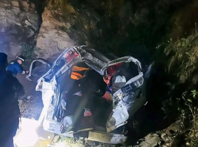 नेपाल के गोरखा जिले में बस दुर्घटना में 7 भारतीय तीर्थयात्रियों की मौत की खबर
