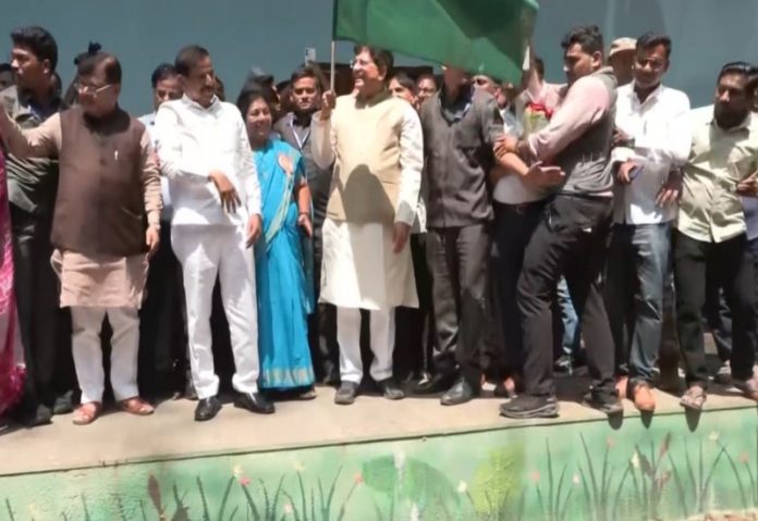 मुंबई : केंद्रीय मंत्री पीयूष गोयल ने संजय गांधी राष्ट्रीय उद्यान में प्रतिष्ठित वन रानी टॉय ट्रेन का किया उद्घाटन मुंबई : केंद्रीय मंत्री पीयूष गोयल ने संजय गांधी राष्ट्रीय उद्यान में प्रतिष्ठित वन रानी टॉय ट्रेन का किया उद्घाटन