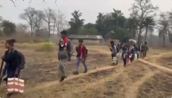 छत्तीसगढ़ : माओवादी संगठन के शीर्ष नेता समेत 18 माओवादियों ने किया आत्मसमर्पण छत्तीसगढ़ : माओवादी संगठन के शीर्ष नेता समेत 18 माओवादियों ने किया आत्मसमर्पण