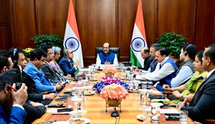 लोकसभा अध्यक्ष ओम बिरला ने संसद में श्रीलंका के संसदीय प्रतिनिधिमंडल से की मुलाकात