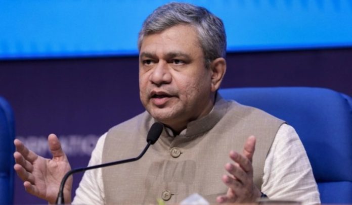 रेल मंत्री अश्विनी वैष्णव ने नई दिल्ली में रेल अधिकारियों के साथ समीक्षा बैठक की अध्यक्षता की रेल मंत्री अश्विनी वैष्णव ने नई दिल्ली में रेल अधिकारियों के साथ समीक्षा बैठक की अध्यक्षता की