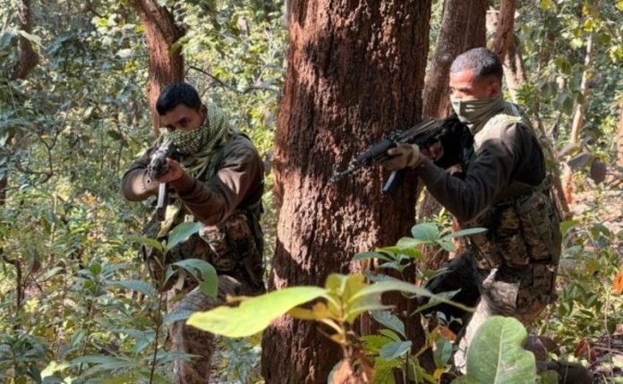 झारखंड : सारंडा जंगल में मुठभेड़ में 1,00,000 का इनामी माओवादी इसराइल पूर्ति ढेर