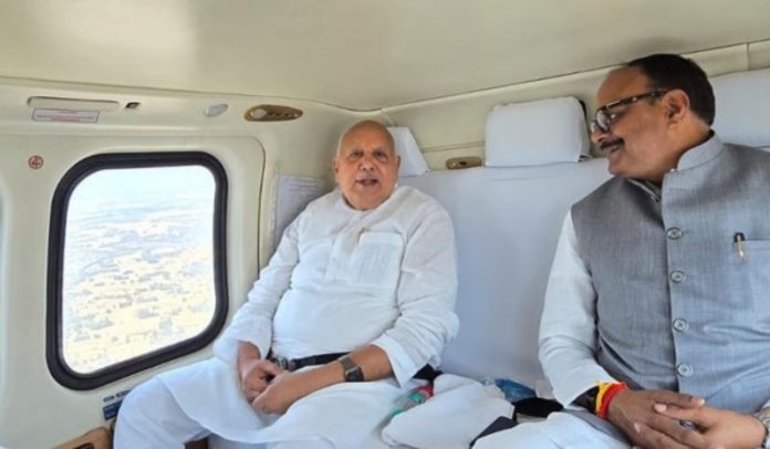 उप्र : उपमुख्यमंत्री बृजेश पाठक और कृषि मंत्री सूर्य प्रताप शाही ने बारिश से प्रभावित फसलों के आकलन के लिए किया हवाई सर्वेक्षण
