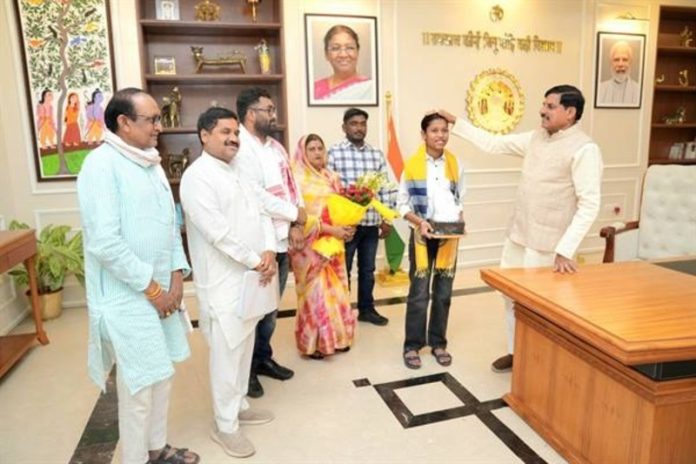 10वीं बोर्ड टॉपर कु. प्रतिभा सोलंकी को प्रोत्साहनस्वरूप मिलेंगे एक लाख रुपये : सीएम डॉ. मोहन यादव