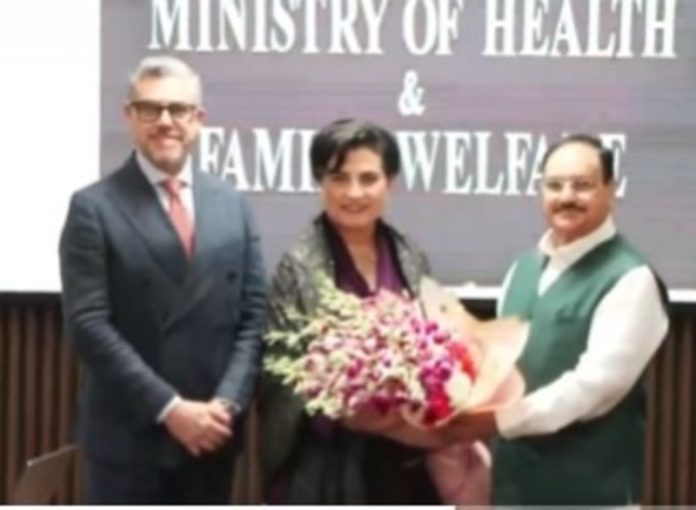 नई दिल्ली : केंद्रीय मंत्री जे.पी. नड्डा ने इक्वाडोर की विदेश मंत्री मारिया गैब्रिएला सोमरफेल्ड रोसेरो से द्विपक्षीय बैठक की