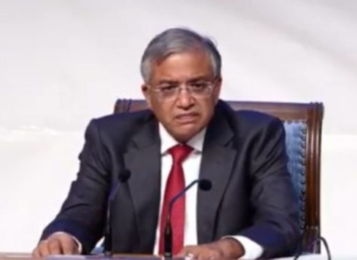 पश्चिम बंगाल : मुख्य चुनाव आयुक्त ज्ञानेश कुमार ने शीर्ष अधिकारियों को निष्पक्ष चुनाव के दिए निर्देश पश्चिम बंगाल : मुख्य चुनाव आयुक्त ज्ञानेश कुमार ने शीर्ष अधिकारियों को निष्पक्ष चुनाव के दिए निर्देश