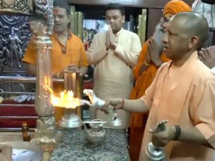 यूपी के सीएम योगी आदित्यनाथ ने वाराणसी के काल भैरव मंदिर में पूजा-अर्चना की