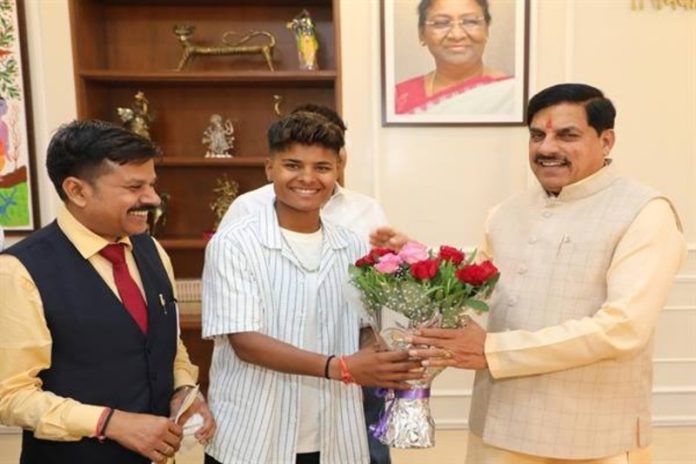 मप्र : सीएम डॉ. मोहन यादव से क्रिकेटर क्रांति गौड़ ने की सौजन्य भेंट