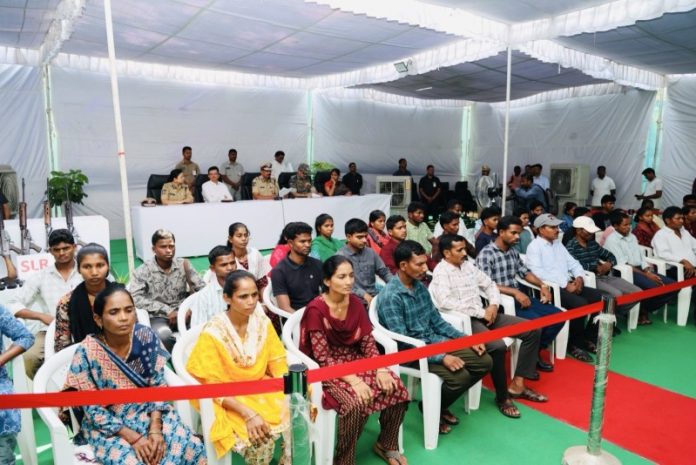 तेलंगाना : 42 नक्सलियों के समर्पण के बाद नक्सल मुक्त घोषित हुआ राज्‍य