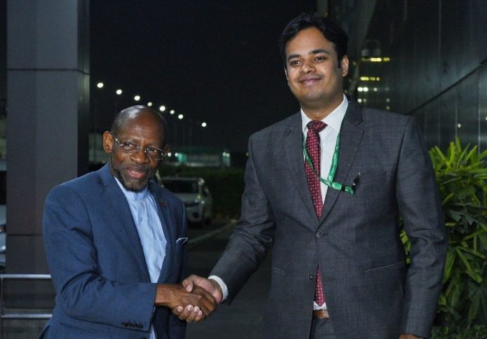 सेंटकिट्स एंड नेविस के विदेश मंत्री डेंज‍िल डगलस पहुंचे नई दिल्ली