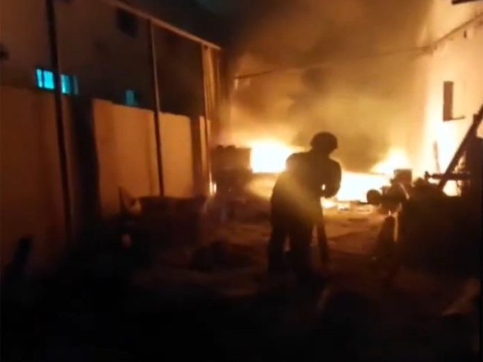 उप्र : गाजियाबाद के कवि नगर स्थित एक रासायनिक कारखाने में लगी आग उप्र : गाजियाबाद के कवि नगर स्थित एक रासायनिक कारखाने में लगी आग