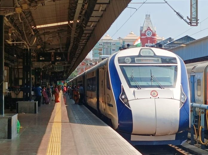 रेलवे बोर्ड ने पूर्वी तट रेलवे जोन से 7 स्टेशनों को स्थानांतरित करने का दिया आदेश रेलवे बोर्ड ने पूर्वी तट रेलवे जोन से 7 स्टेशनों को स्थानांतरित करने का दिया आदेश