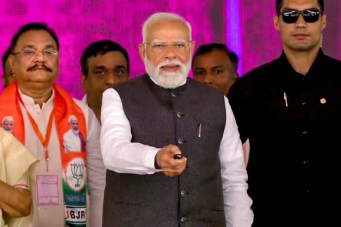 पीएम मोदी ने उत्तर प्रदेश के हरदोई में गंगा एक्सप्रेसवे का किया उद्घाटन