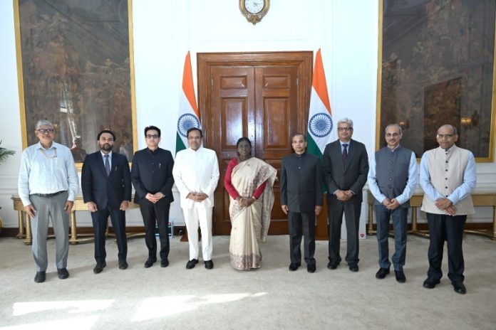 राष्ट्रपति मुर्मू ने जनगणना 2027 के लिए सरकार की स्व-गणना पहल में लिया भाग राष्ट्रपति मुर्मू ने जनगणना 2027 के लिए सरकार की स्व-गणना पहल में लिया भाग