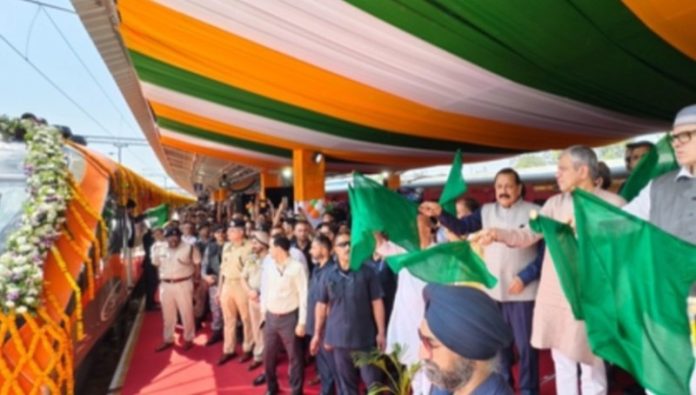 रेल मंत्री अश्विनी वैष्णव ने जम्मू तवी से विस्तारित श्रीनगर-जम्मू वंदे भारत एक्सप्रेस को हरी झंडी दिखाई रेल मंत्री अश्विनी वैष्णव ने जम्मू तवी से विस्तारित श्रीनगर-जम्मू वंदे भारत एक्सप्रेस को हरी झंडी दिखाई