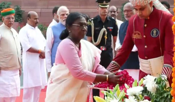 राष्ट्रपति मुर्मू और पीएम मोदी ने महात्मा ज्योतिबा फुले की 200वीं जयंती पर उन्हें श्रद्धांजलि अर्पित की