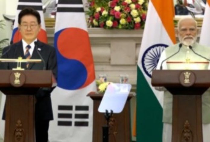 नई दिल्‍ली : पीएम मोदी ने दक्षिण कोरिया के राष्‍ट्रपति ली जे म्‍यूंग के साथ वार्ता की