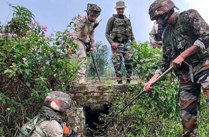 मणिपुर : उखरुल जिले में सुरक्षा बलों ने नष्ट 21 अवैध बंकर किए मणिपुर : उखरुल जिले में सुरक्षा बलों ने नष्ट 21 अवैध बंकर किए