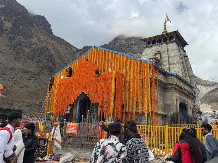 केदारनाथ मंदिर में मोबाइल फोन पर पूरी तरह प्रतिबंध, फोटो-वीडियो और रील बनाने पर सख्ती