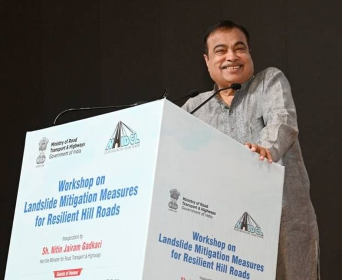 केंद्रीय मंत्री नितिन गडकरी ने सुदृढ़ पहाड़ी सड़कों के लिए भूस्खलन शमन पर आयोजित कार्यशाला को किया संबोधित