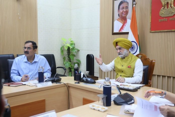 दिल्ली : उपराज्यपाल तरणजीत सिंह संधू ने अग्निशमन सेवा के आधुनिकीकरण की समीक्षा की