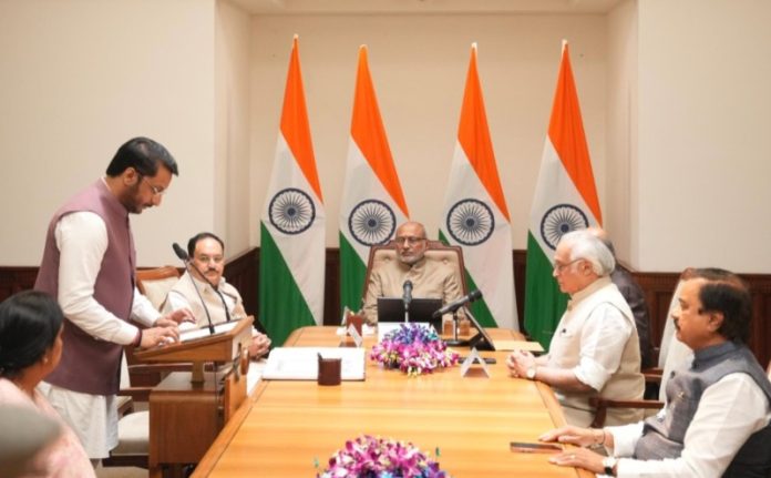 राज्यसभा के सभापति सीपी राधाकृष्णन ने राज्‍यसभा के नव निर्वाचित सांसद पार्थ अजीत पवार को दिलाई शपथ