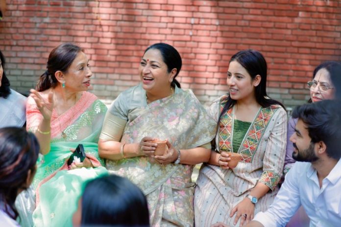 दिल्ली की सीएम रेखा गुप्ता ने नारी शक्ति वंदन अधिनियम के समर्थन में हस्ताक्षर अभियान में लिया भाग