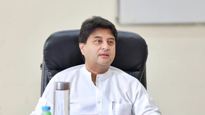 Union Minister Jyotiraditya Scindia interacts with students of Ashtalakshmi Darshan Youth Exchange Programme