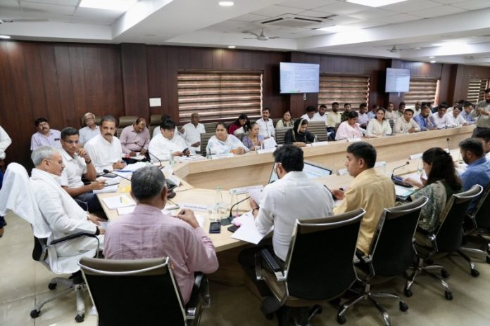 केंद्रीय मंत्री राव इंद्रजीत सिंह ने गुरुग्राम में विकास कार्यों की गुणवत्ता और गति बढ़ाने के दिए निर्देश