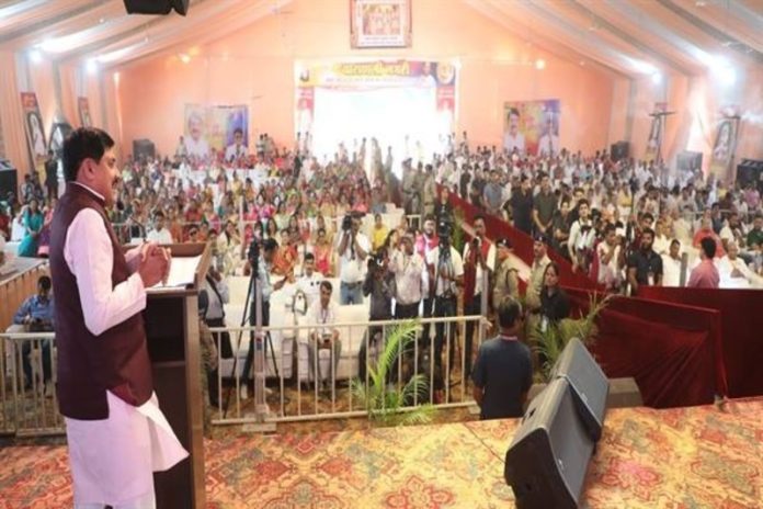 मप्र : सीएम डॉ. मोहन यादव जैन मुनि आचार्य श्री के पावन सान्निध्य में आयोजित भव्य प्रतिष्ठा महोत्सव में हुए सम्मिलित