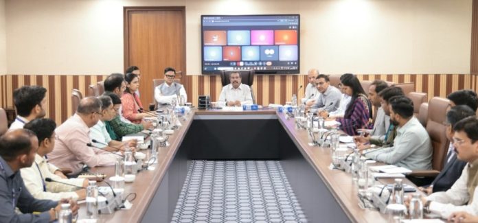 केंद्रीय मंत्री धर्मेंद्र प्रधान ने सीबीएसई मुख्यालय में एक उच्च स्तरीय समीक्षा बैठक की अध्यक्षता की