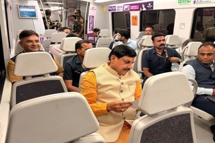 सीएम डॉ. मोहन यादव ने दिल्ली मेट्रो में किया सफर