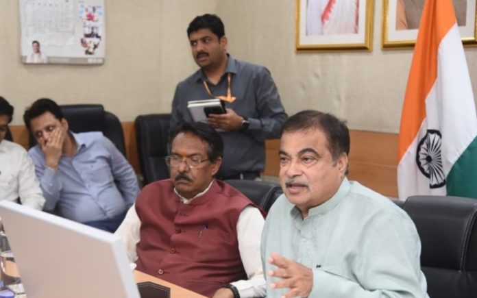 नई दिल्ली : केंद्रीय मंत्री नितिन गडकरी ने असम में 4 हजार किमी. से अधिक राष्ट्रीय राजमार्ग परियोजनाओं की समीक्षा की