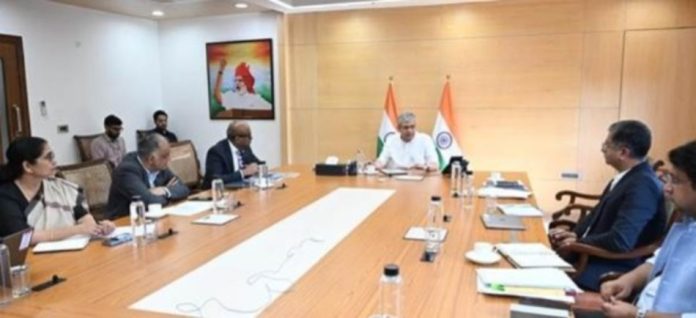 नई दिल्ली : केंद्रीय मंत्री अश्विनी वैष्णव ने एआई पाठ्यक्रम कार्यबल के साथ एक उच्च स्तरीय बैठक की