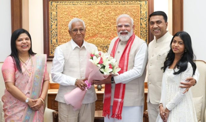 गोवा के सीएम प्रमोद सावंत ने अपने परिवार के साथ सेवा तीर्थ में पीएम मोदी से की मुलाकात