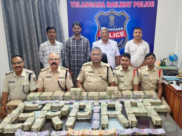 तेलंगाना : सिकंदराबाद में एक ट्रेन यात्री से हवाला के रूप में 1.22 करोड़ रुपये जब्त किए गए