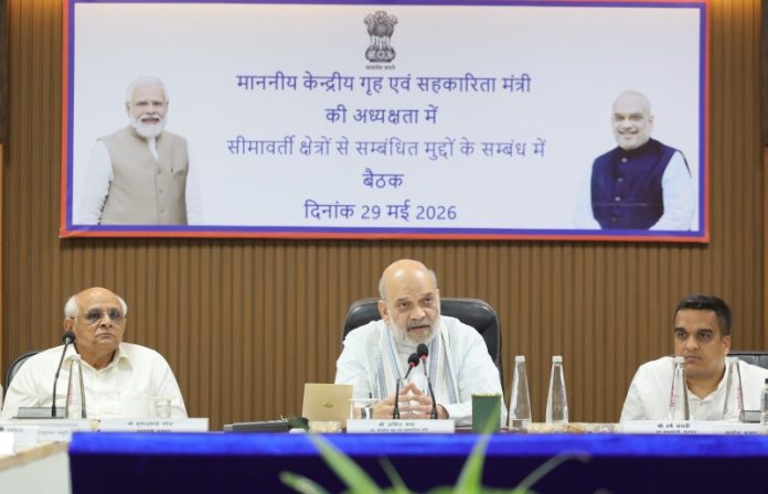केंद्रीय गृह मंत्री अमित शाह ने गुजरात के भुज में सीमा संबंधी विषयों पर बैठक की अध्यक्षता की केंद्रीय गृह मंत्री अमित शाह ने गुजरात के भुज में सीमा संबंधी विषयों पर बैठक की अध्यक्षता की