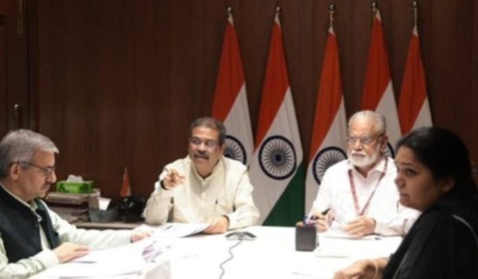 केंद्रीय शिक्षा मंत्री धर्मेंद्र प्रधान ने इसरो के पूर्व अध्यक्ष डॉ. के. राधाकृष्णन के साथ नीट-यूजी 2026 की पुन: परीक्षा की तैयारियों की समीक्षा की