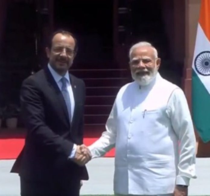 नई दिल्ली : पीएम मोदी ने साइप्रस के राष्ट्रपति निकोस क्रिस्टोडौलाइड्स के साथ की चर्चा