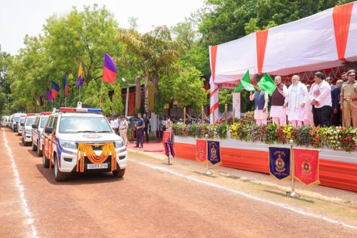 छत्तीसगढ़ : केंद्रीय गृह मंत्री अमित शाह ने रायपुर में आपातकालीन सेवाओं के लिए 400 से अधिक नए अत्याधुनिक वाहनों को किया रवाना छत्तीसगढ़ : केंद्रीय गृह मंत्री अमित शाह ने रायपुर में आपातकालीन सेवाओं के लिए 400 से अधिक नए अत्याधुनिक वाहनों को किया रवाना