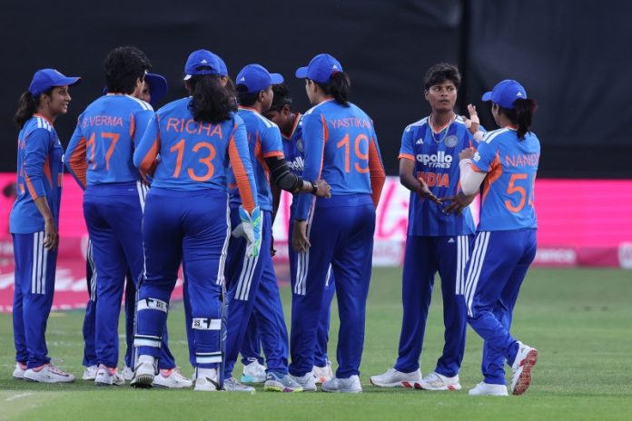 IND-W vs ENG-W टी-20 सीरीज : भारत ने पहले टी-20 मैच में इंग्लैंड को 38 रन से हराया IND-W vs ENG-W टी-20 सीरीज : भारत ने पहले टी-20 मैच में इंग्लैंड को 38 रन से हराया