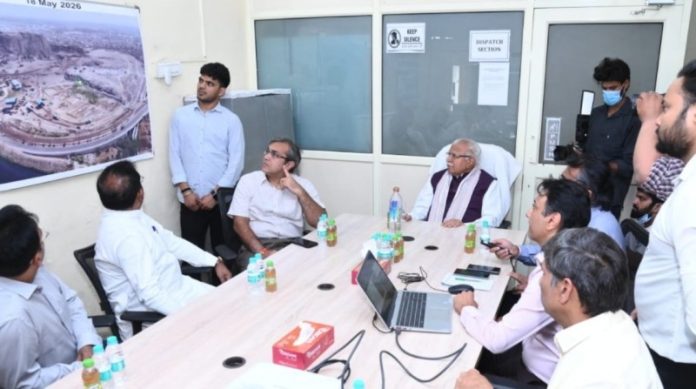 केंद्रीय मंत्री मनोहर लाल ने दिल्ली नगर निगम के भलस्वा अपशिष्ट निपटान स्थल संबंधी सुधार कार्यों की समीक्षा की केंद्रीय मंत्री मनोहर लाल ने दिल्ली नगर निगम के भलस्वा अपशिष्ट निपटान स्थल संबंधी सुधार कार्यों की समीक्षा की