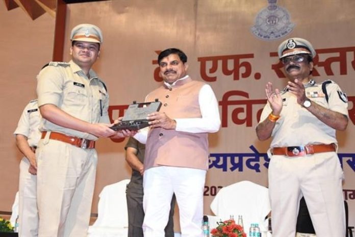 प्रदेश पुलिस ने अटूट साहस और कर्तव्यनिष्ठा के बल पर बनाई विशेष पहचान : सीएम डॉ. मोहन यादव