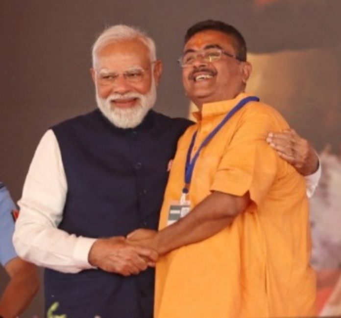 पश्चिम बंगाल का मुख्यमंत्री बनने पर शुभेंदु अधिकारी को पीएम मोदी ने दी बधाई पश्चिम बंगाल का मुख्यमंत्री बनने पर शुभेंदु अधिकारी को पीएम मोदी ने दी बधाई