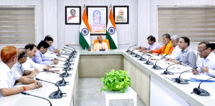 उप्र : सीएम योगी ने लखनऊ में श्रम एवं सेवायोजन विभाग के कार्यों की समीक्षा की