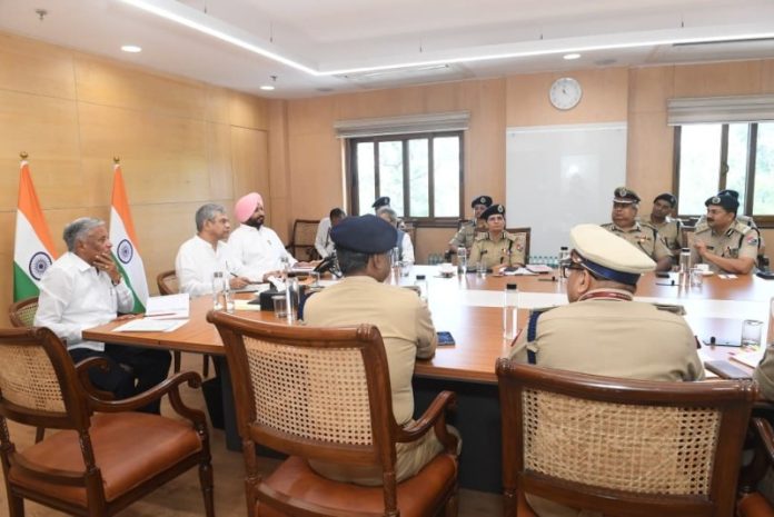 रेलवे ने यात्रियों से यात्रा के दौरान सतर्क और सावधान रहने का किया आग्रह