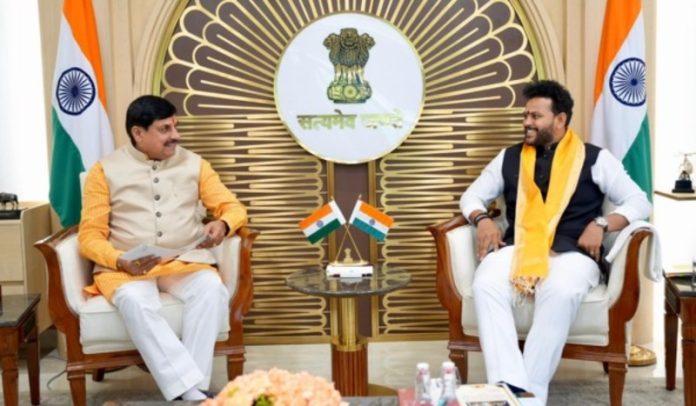 नागर विमानन मंत्री राम मोहन नायडू ने मध्य प्रदेश के मुख्यमंत्री डॉ. मोहन यादव से की मुलाकात नागर विमानन मंत्री राम मोहन नायडू ने मध्य प्रदेश के मुख्यमंत्री डॉ. मोहन यादव से की मुलाकात